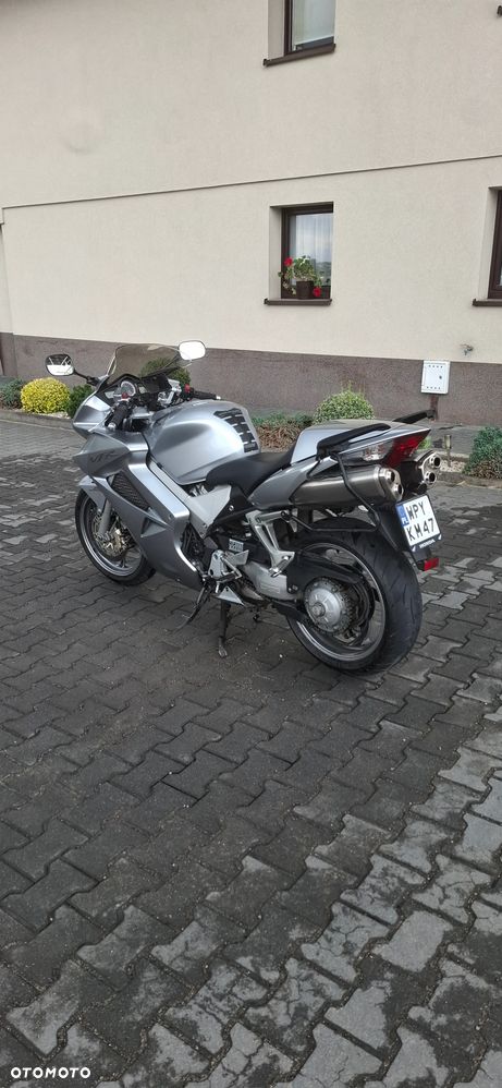 Honda VFR - 12