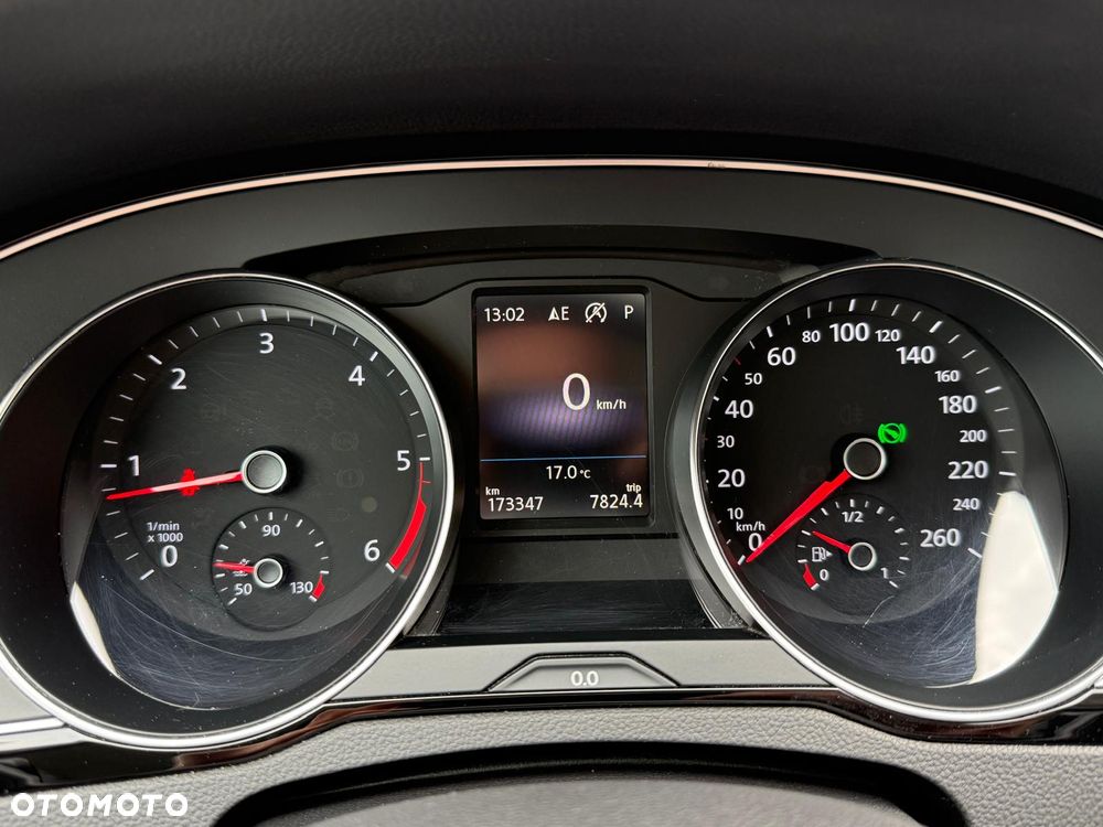 Volkswagen Passat 1.6 TDI SCR DSG - 24