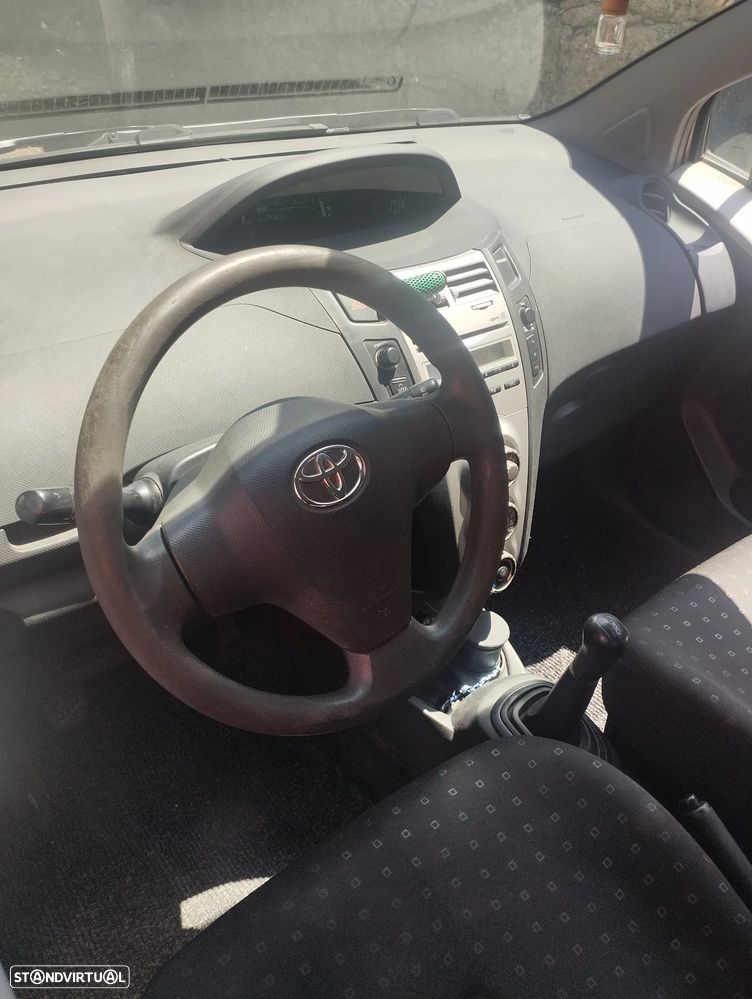 Toyota Yaris 1.4 D-4D - 14