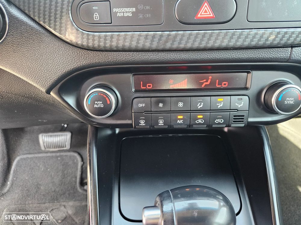 Kia Carens 1.7 CRDi ISG TX 7DCT - 29