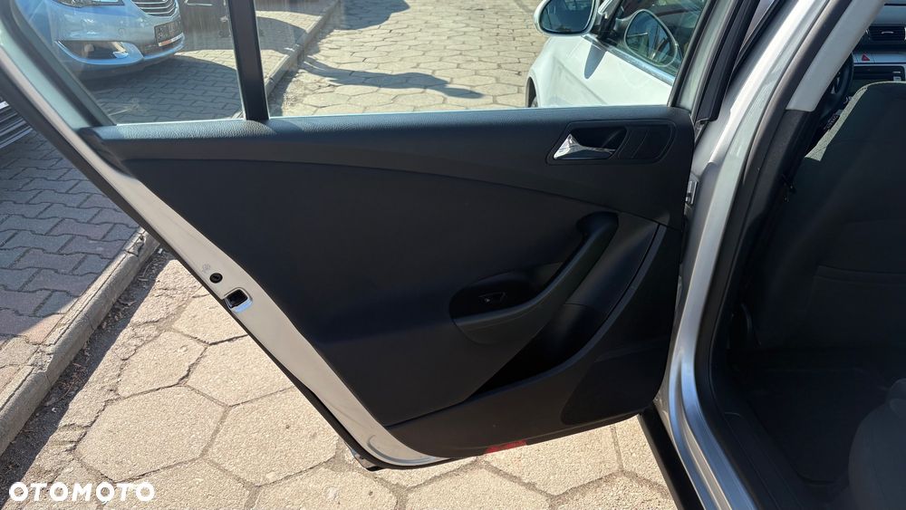 Volkswagen Passat 1.6 FSI Comfortline - 22