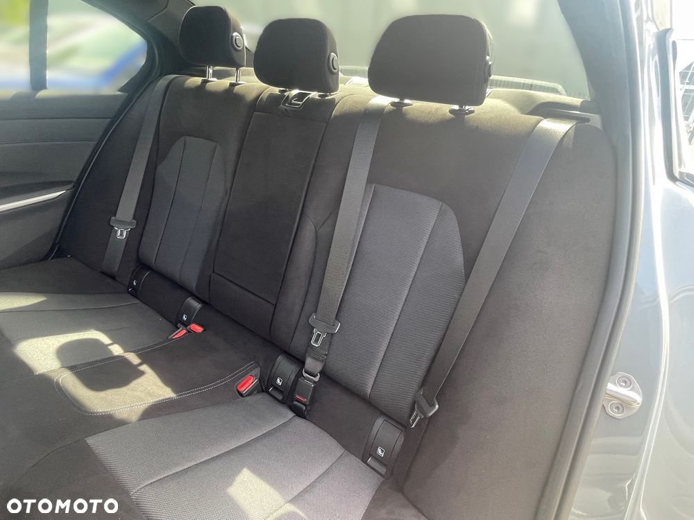 BMW Seria 3 318i M Sport - 5