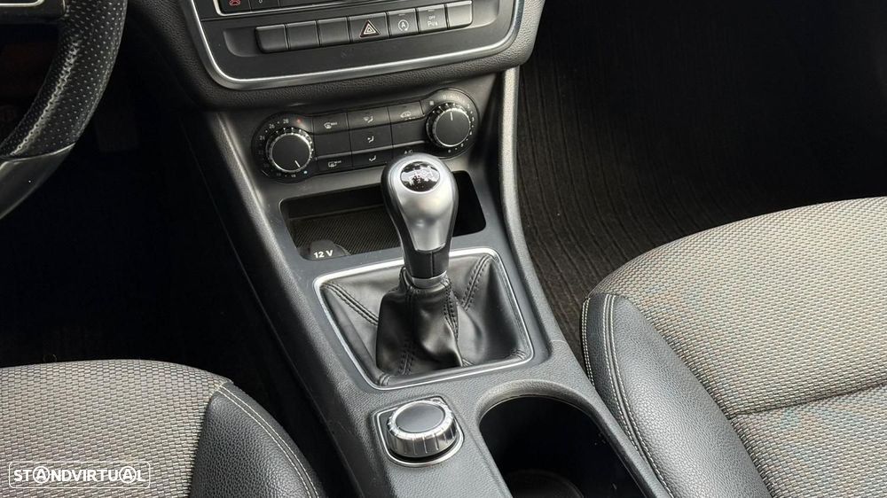 Mercedes-Benz CLA 200 d Shooting Brake Urban - 10