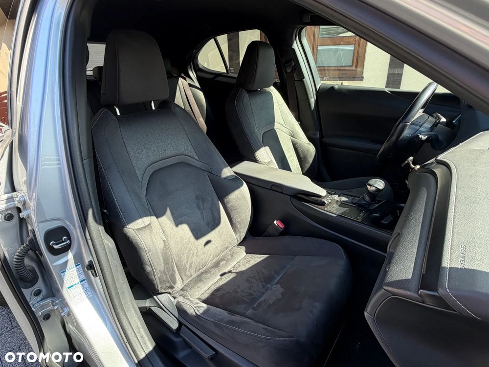 Lexus UX 250h (E-FOUR) Luxury Line - 9
