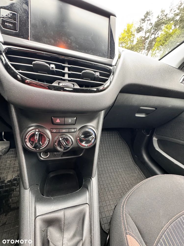 Peugeot 208 PureTech 82 Urban Move - 14