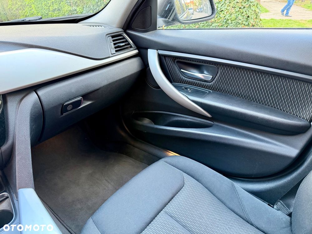BMW Seria 3 320d xDrive Advantage sport - 16