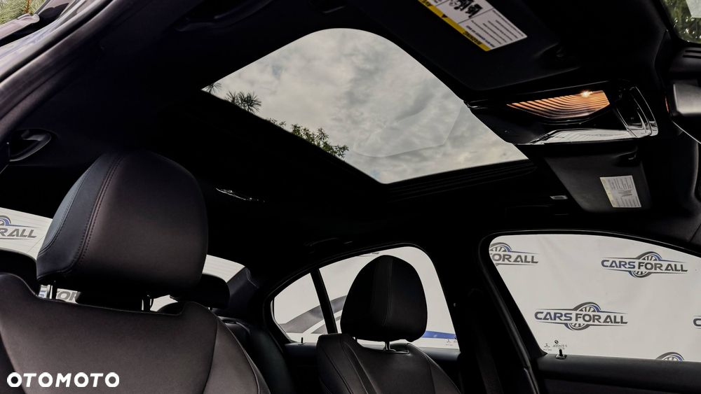 BMW Seria 3 330i Luxury Line - 31