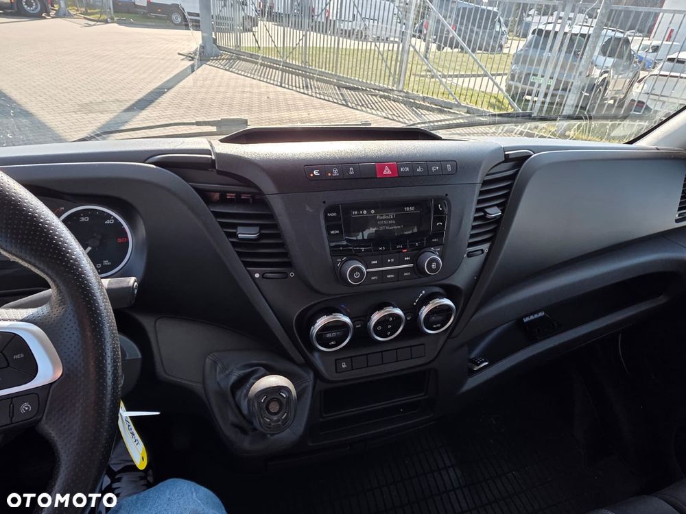 Iveco 35S18 10EP Międzynarodówka Ledy Skrzynia z Plandeką Silnik 3L 180KM - 7