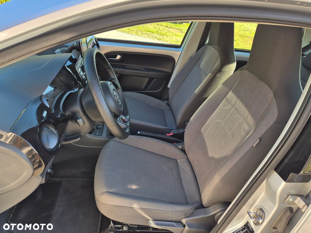 Volkswagen up! street - 16