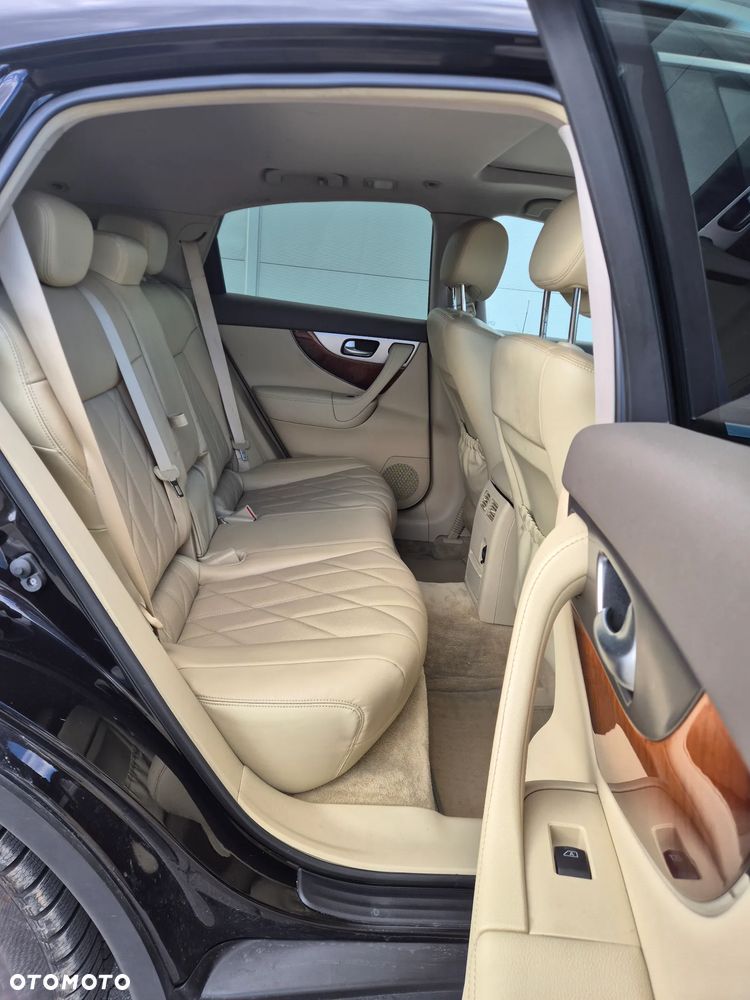Infiniti Q70 3.0d S - 12