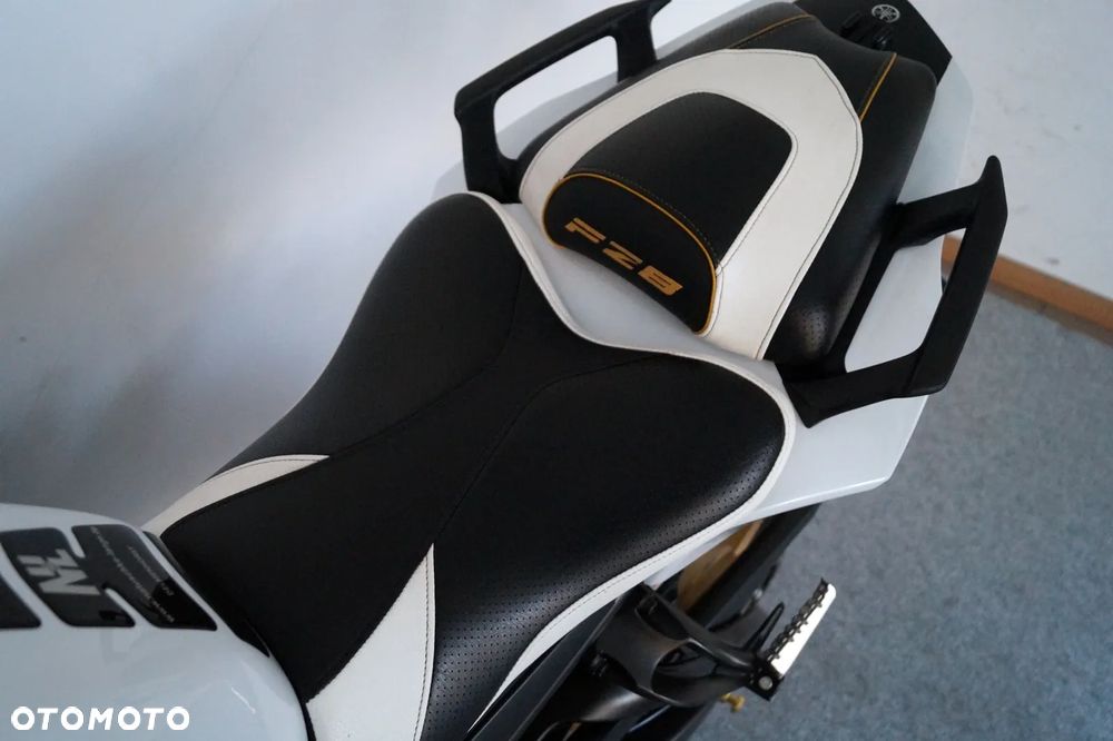 Yamaha FZ8 - 17