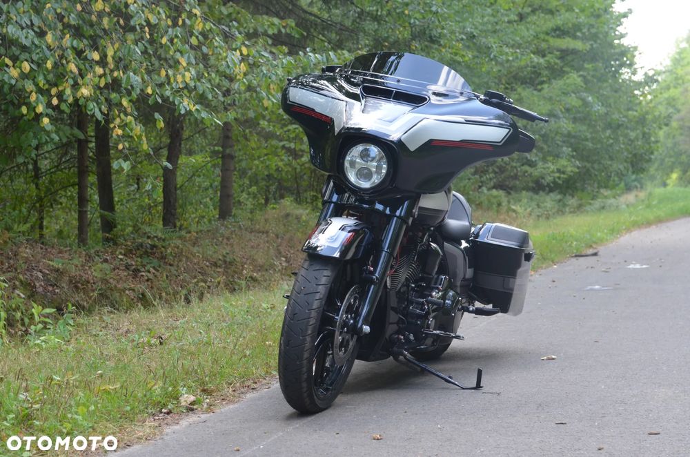 Harley-Davidson Touring Street Glide - 21