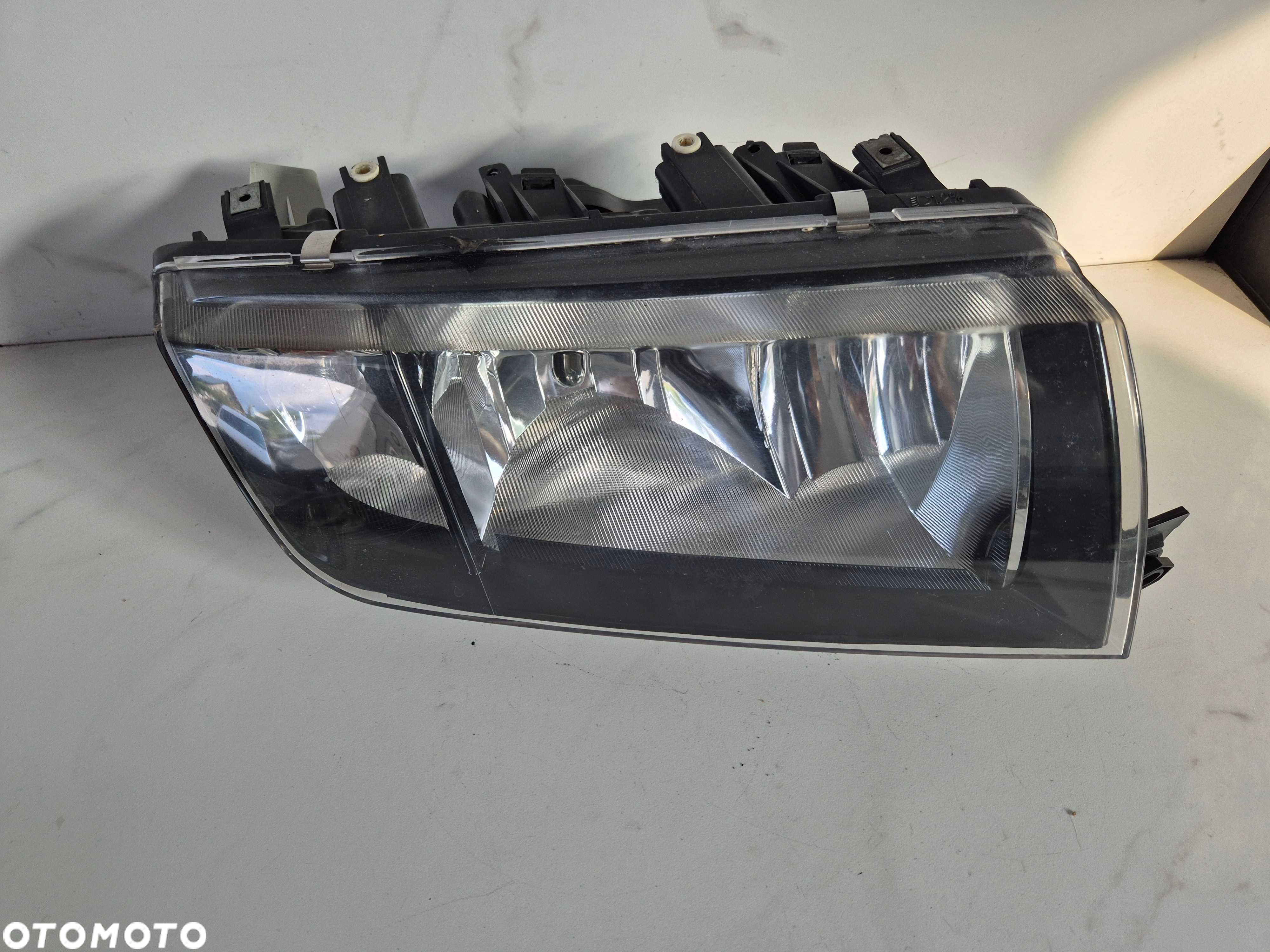 skoda fabia I lampa przednia prawa prawy przód przednia europa igła - 3