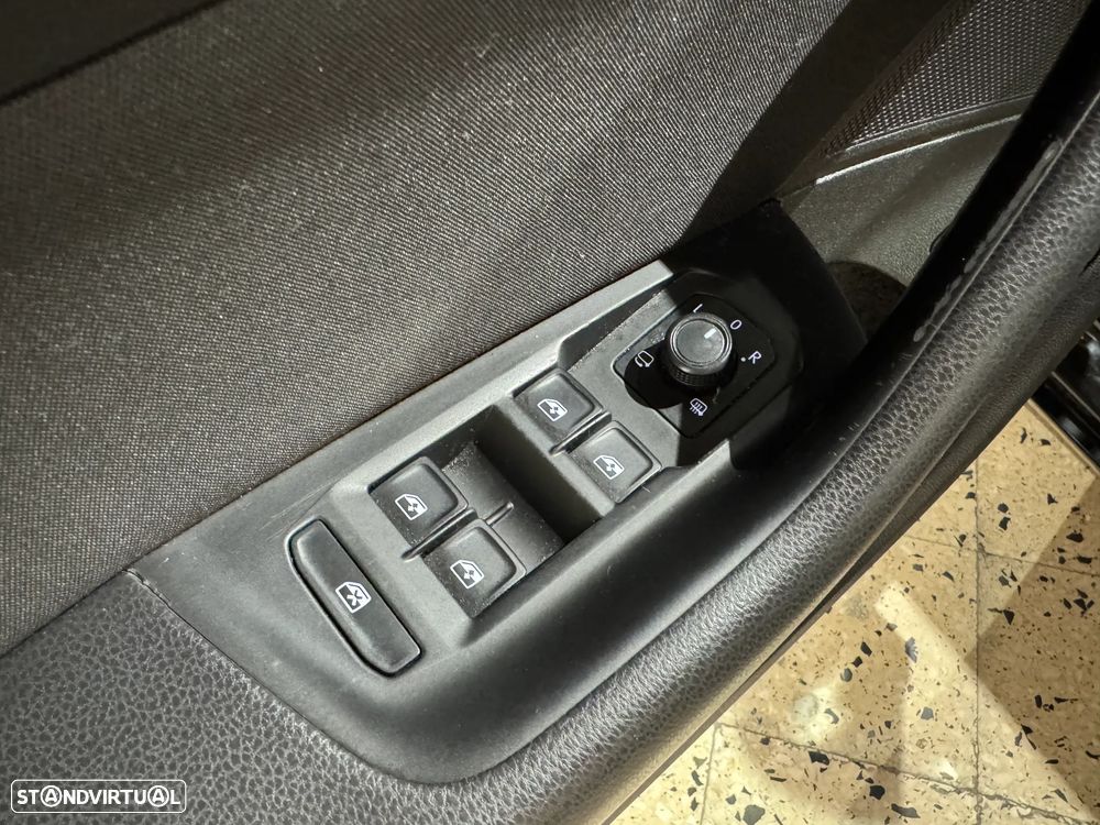 VW Passat 2.0 TDI Elegance DSG - 20