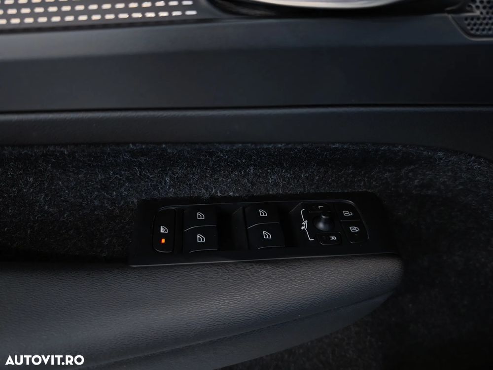 Volvo XC 40 D3 R-Design - 32