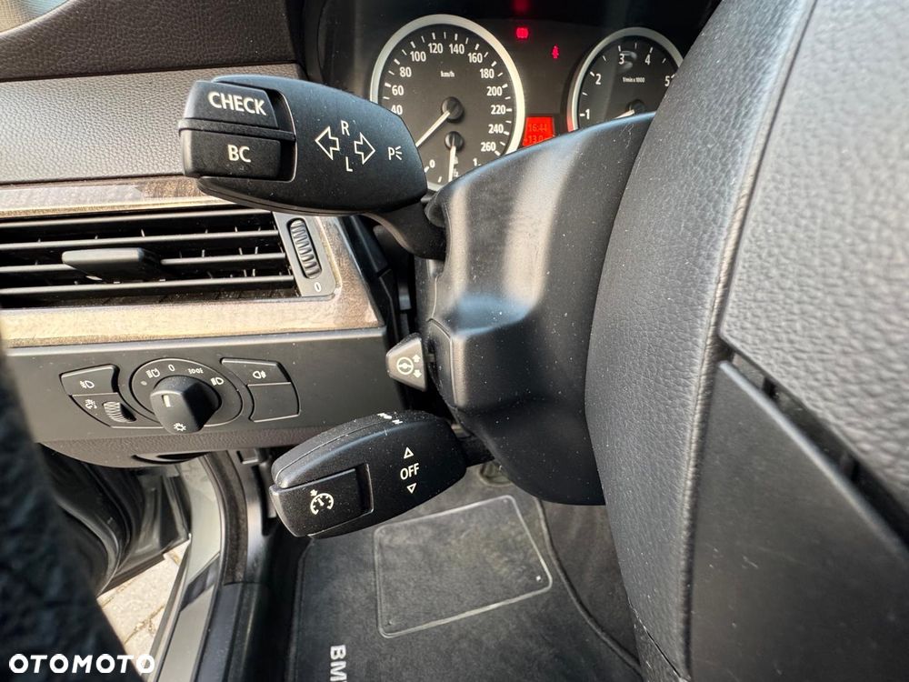 BMW Seria 5 545i - 28