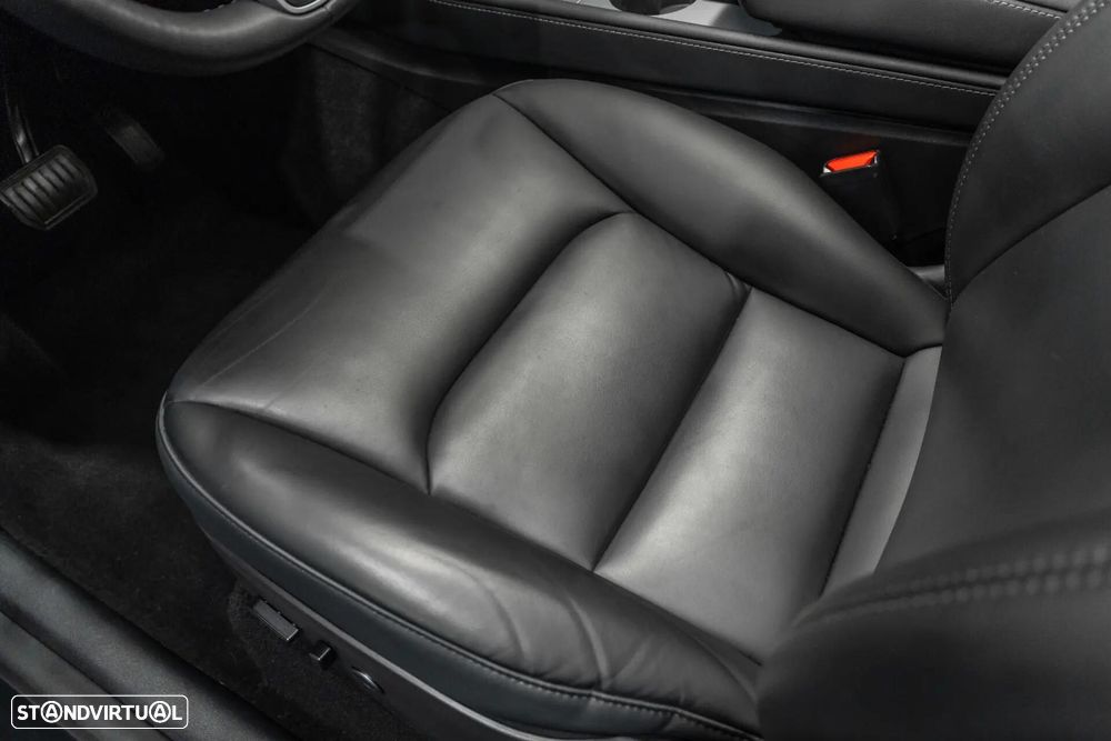 Tesla Model Y Long Range Dual Motor AWD - 22