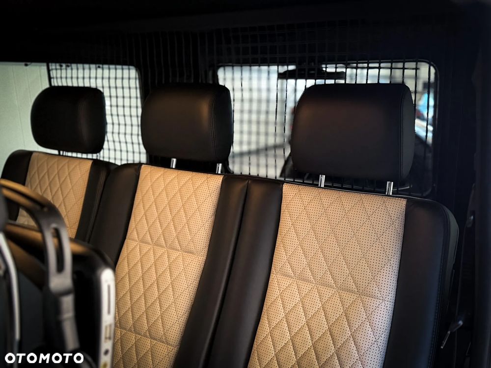 Mercedes-Benz Klasa G AMG 63 AMG SPEEDSHIFT 7G-TRONIC - 30