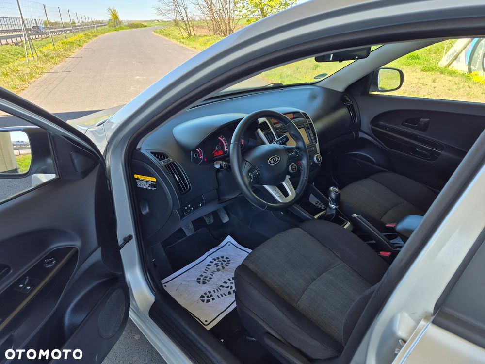 Kia Ceed - 12