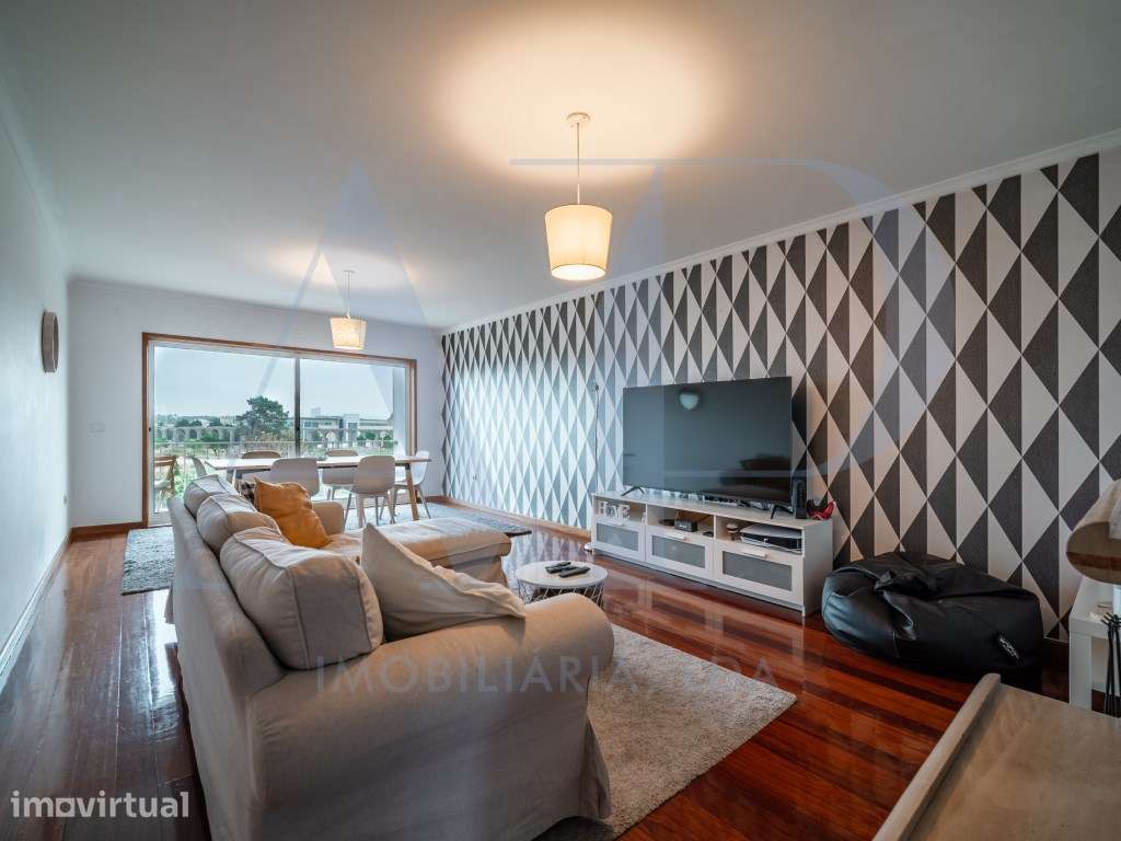 Apartamento T3 com varanda, e localização privilegiada em Vila do C... - Grande imagem: 4/28