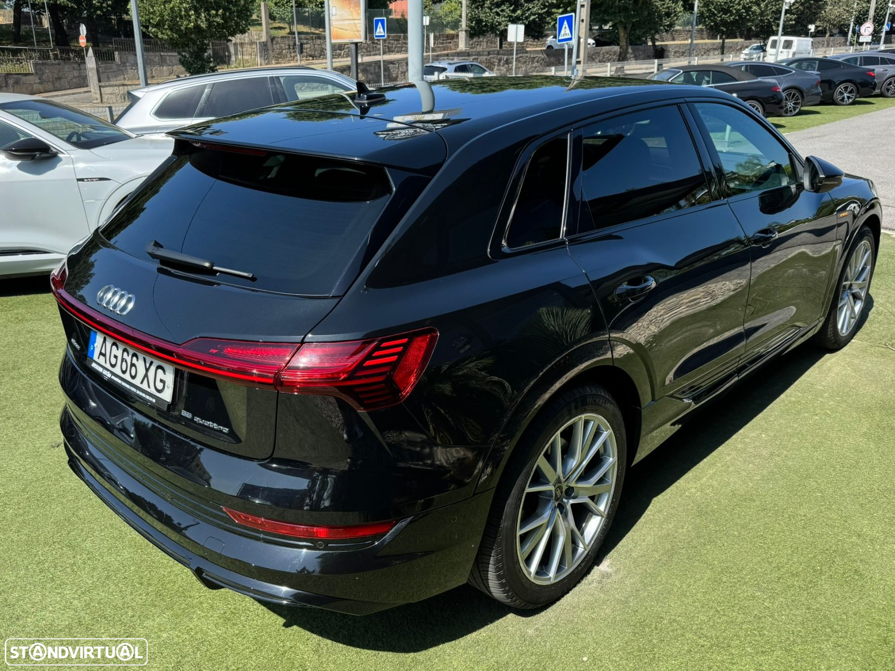 Audi e-tron 55 quattro S line - 11