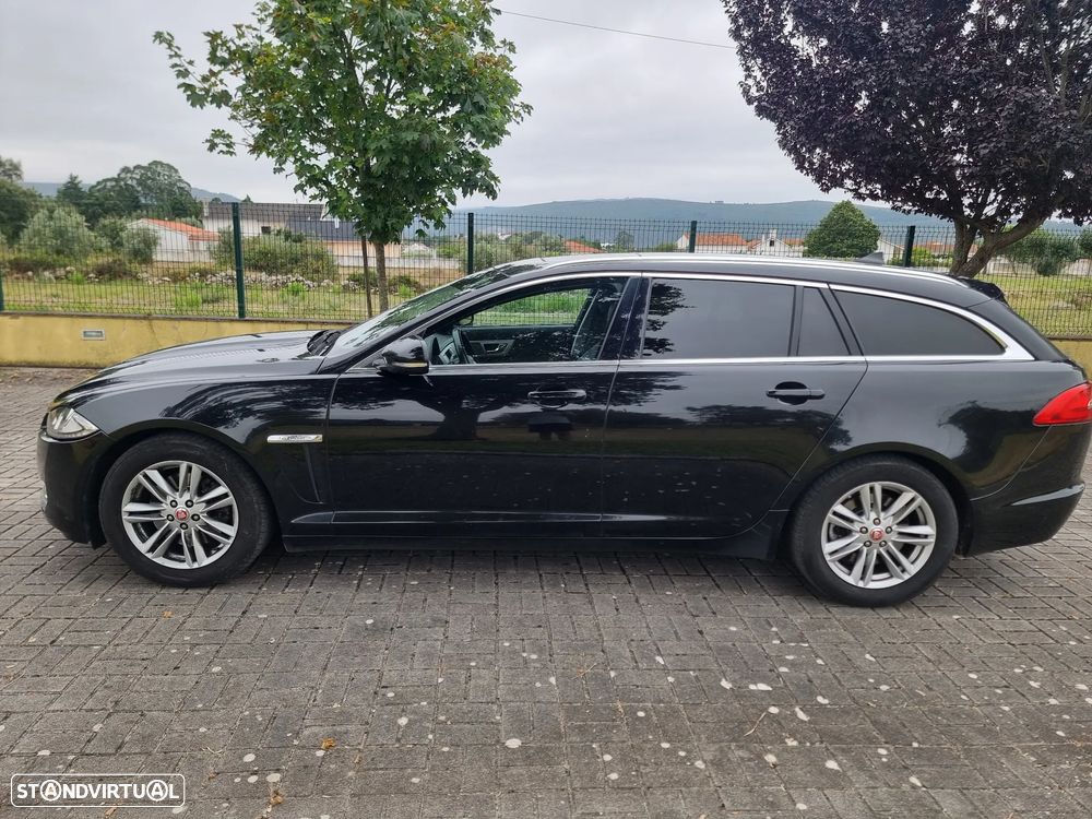 Jaguar XF Sportbrake 2.2 D Premium Luxury - 4