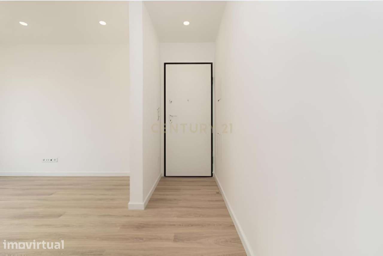 APARTAMENTO T1 TOTALMENTE RENOVADO NA BAIXA DA BANHEIRA - Grande imagem: 3/19