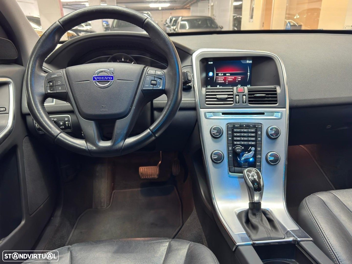 Volvo XC 60 2.0 D3 Momentum Geartronic - 15