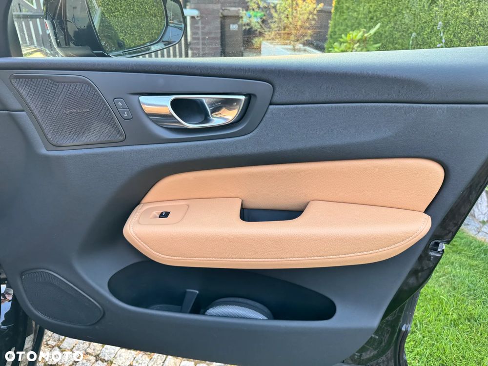 Volvo XC 60 B4 D AWD Inscription - 11