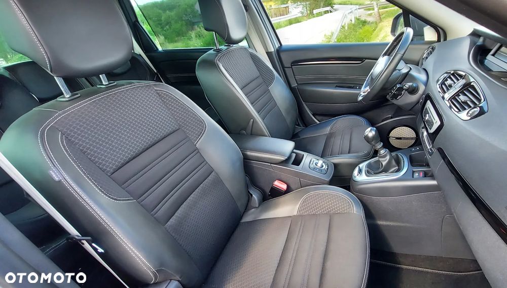 Renault Scenic ENERGY TCe 130 BOSE EDITION - 28