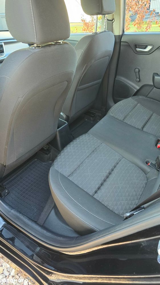 Kia Rio 1.2 L - 6