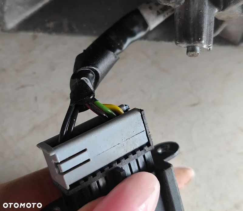 OPEL ASTRA H III GTC 08r LUSTERKO PRAWE - 3