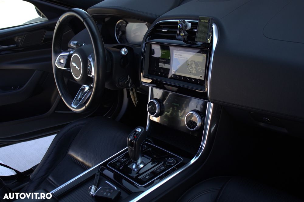 Jaguar XE D180 Aut. R-Dynamic S - 10