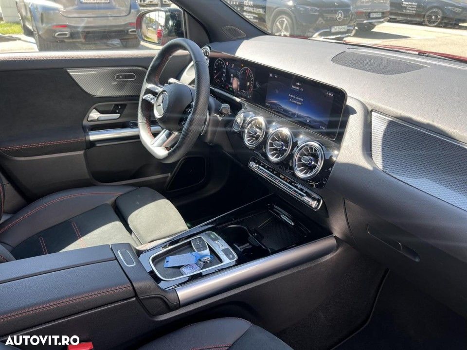 Mercedes-Benz GLA - 13