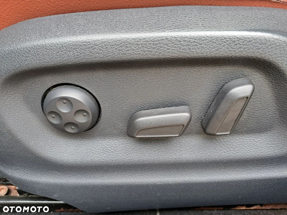 Volkswagen Tiguan - 16