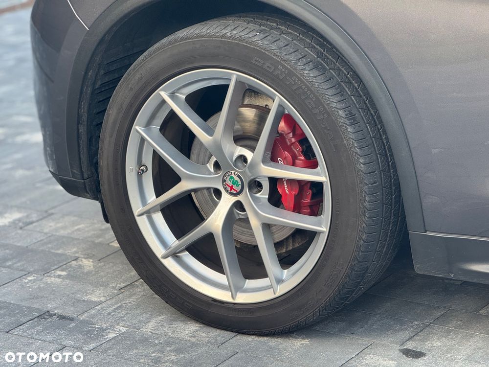 Alfa Romeo Stelvio 2.0 Turbo 16V AT8-Q4 Veloce Ti - 9