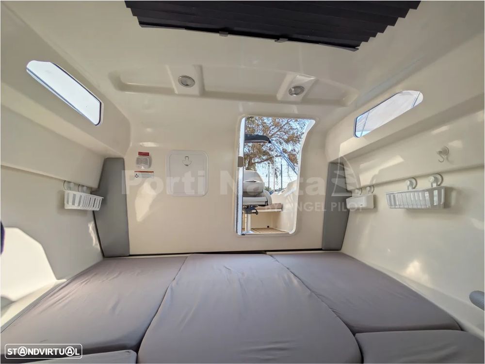 Quicksilver Activ 555 Cabin - 19
