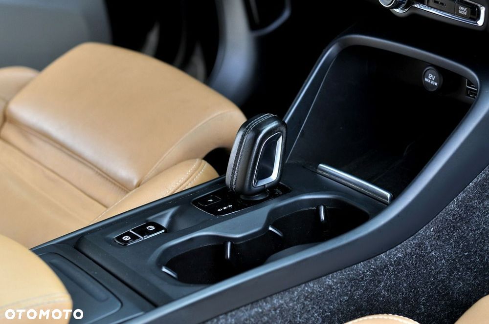Volvo XC 40 D3 Momentum Pro - 22