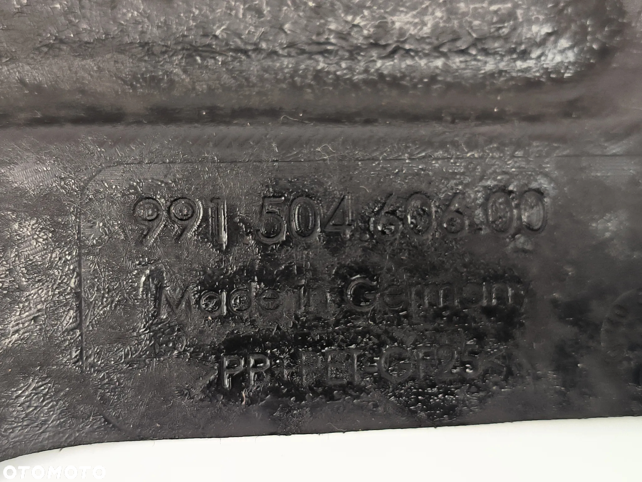 Osłona środkowa podwozia 99150460300  99150430500  Porsche Boxtser 718  2017r. - 2