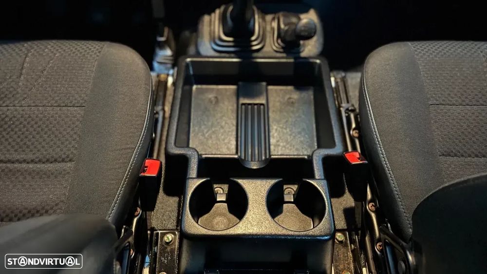 Land Rover Defender 110 DPF E - 42