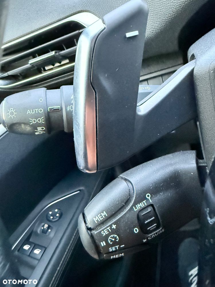 Peugeot 3008 BlueHDi 130 Stop & Start EAT8 Allure Business-Paket - 36