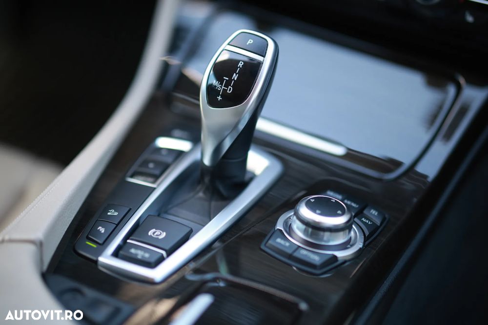 BMW Seria 5 525d xDrive - 34