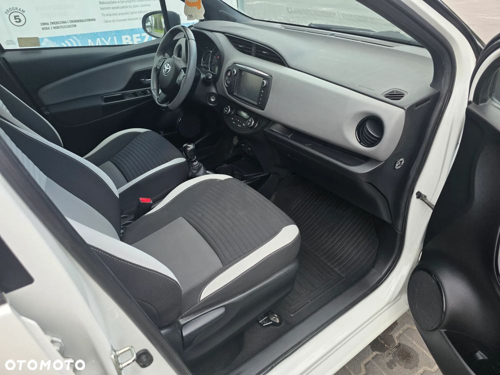 Toyota Yaris 1.33 Selection Platinum - 9