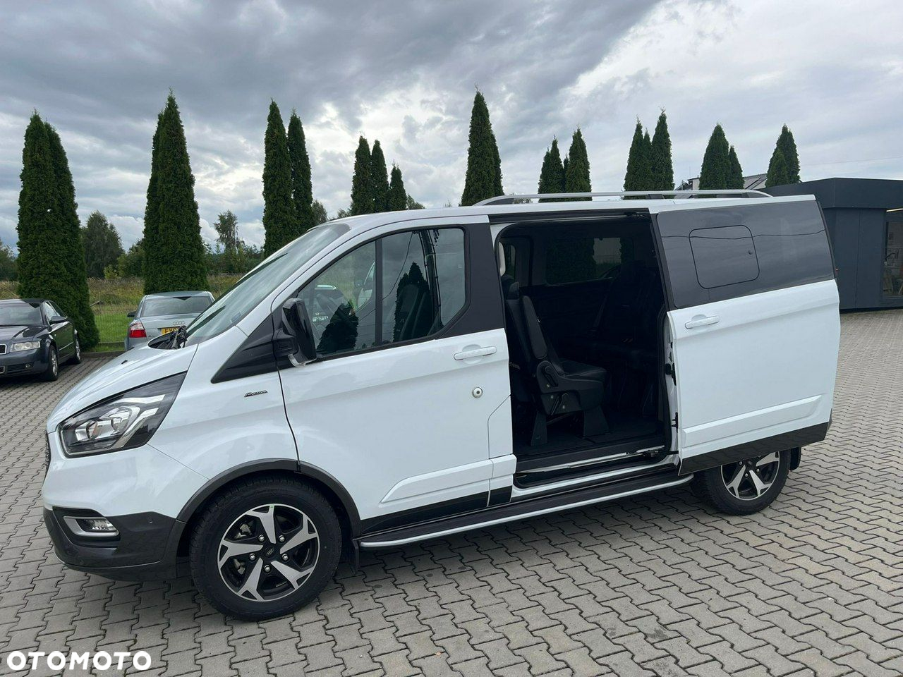 Ford Tourneo Custom - 23