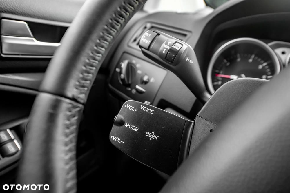 Ford Kuga 2.5 4x4 Titanium - 34