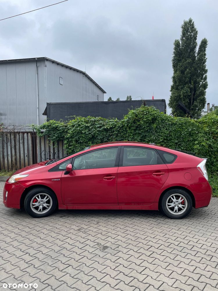 Toyota Prius (Hybrid) - 2