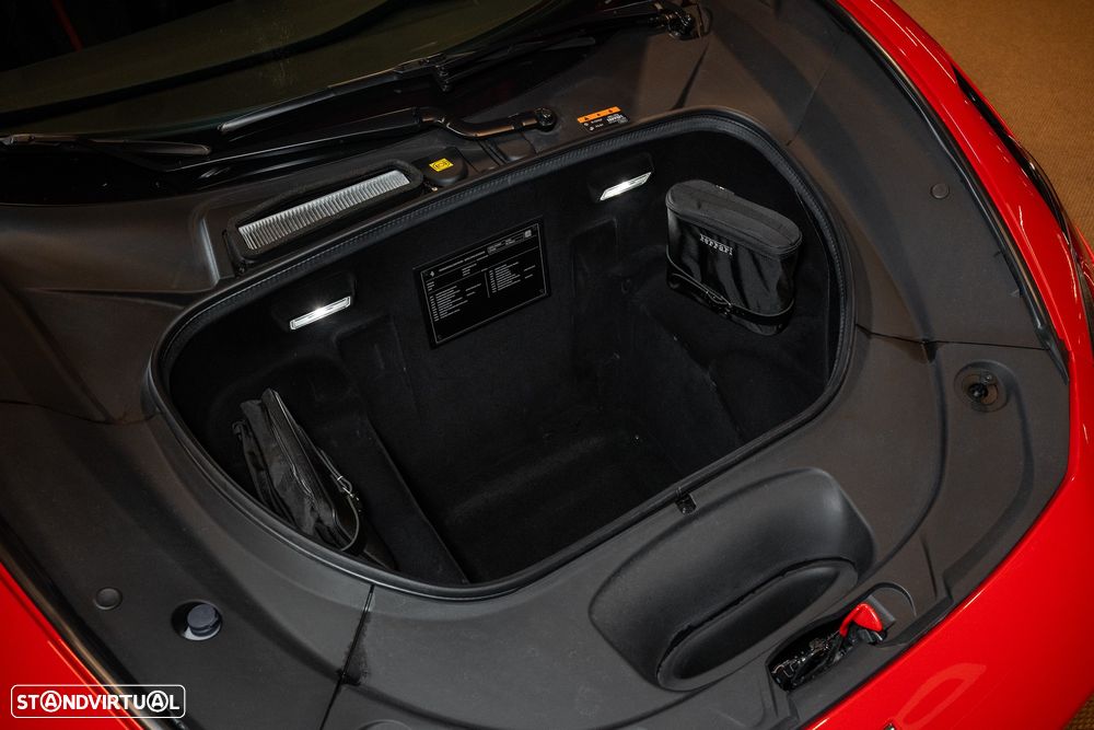 Ferrari F8 Tributo Standard - 36