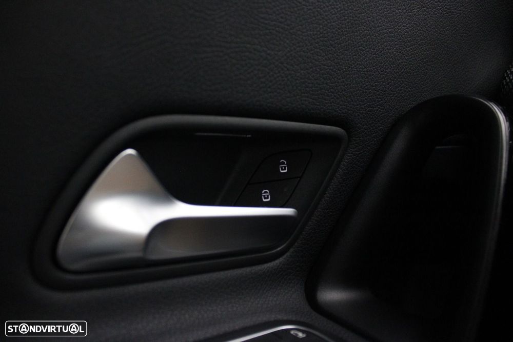 Mercedes-Benz A 160 — fotografia 27