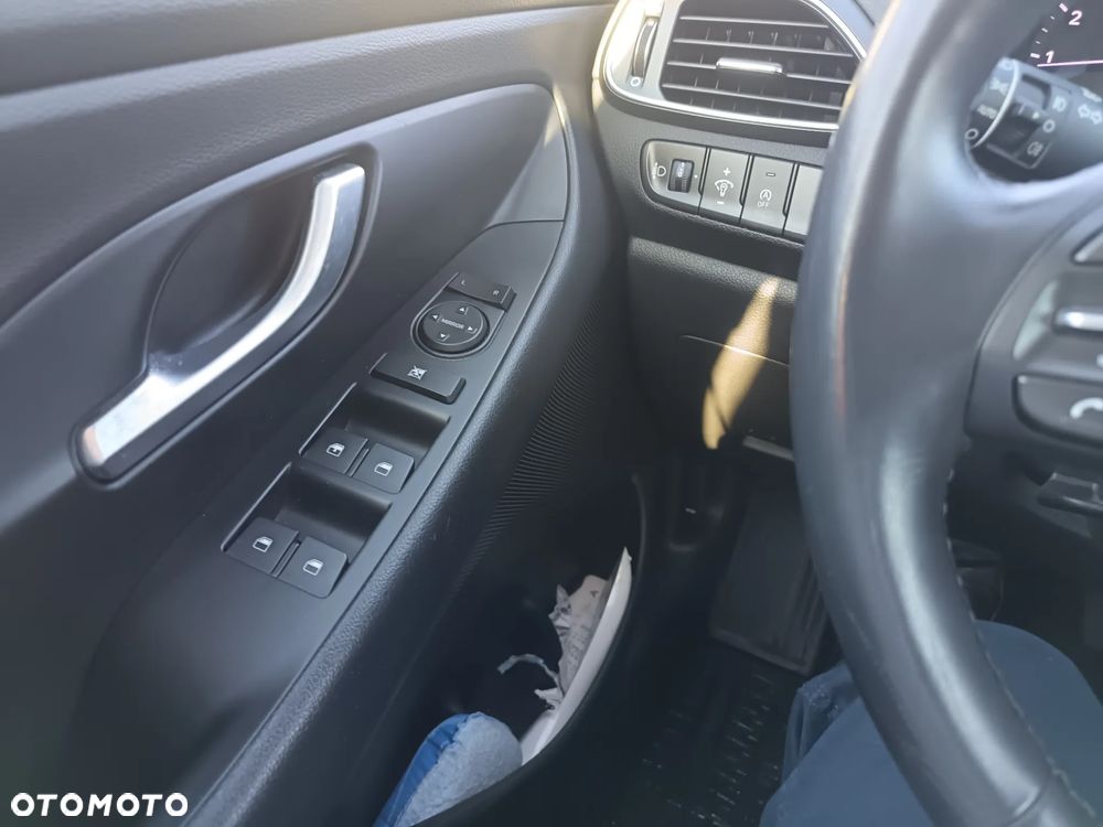 Hyundai i30 1.5 DPI Classic + - 19