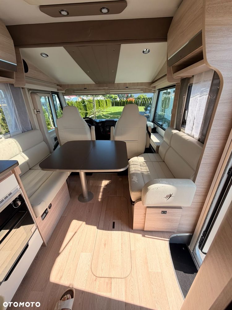 Rapido 8096dF S80 Ultimate Line Kamper 5 Osób Wersja Zimowa Podwójna Podłoga Klasa Premium Bogaty Oświetlenie Ambiente Euro 6 Felgi Aluminiowe - 36